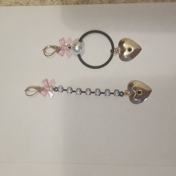 Betsey Johnson earrings with hearts, pearls and bows NWOT - Picture 1 of 4